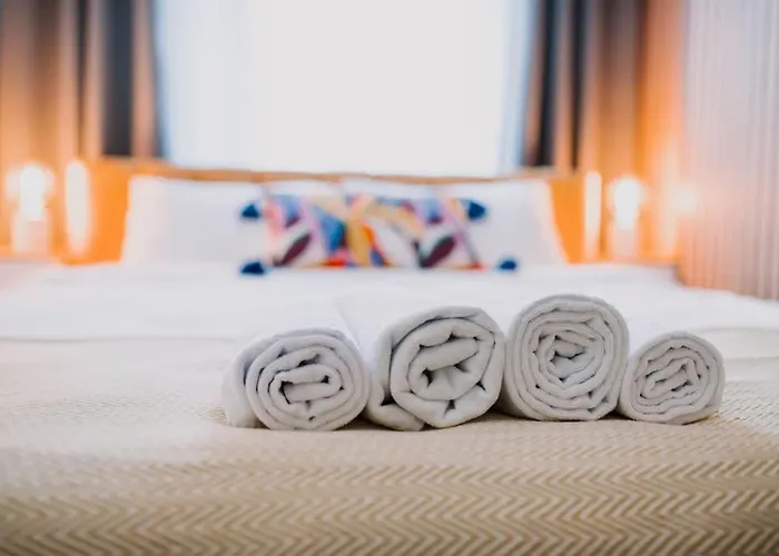 The Cozynook - Iulius Park & Mall, Modern, Private Parking